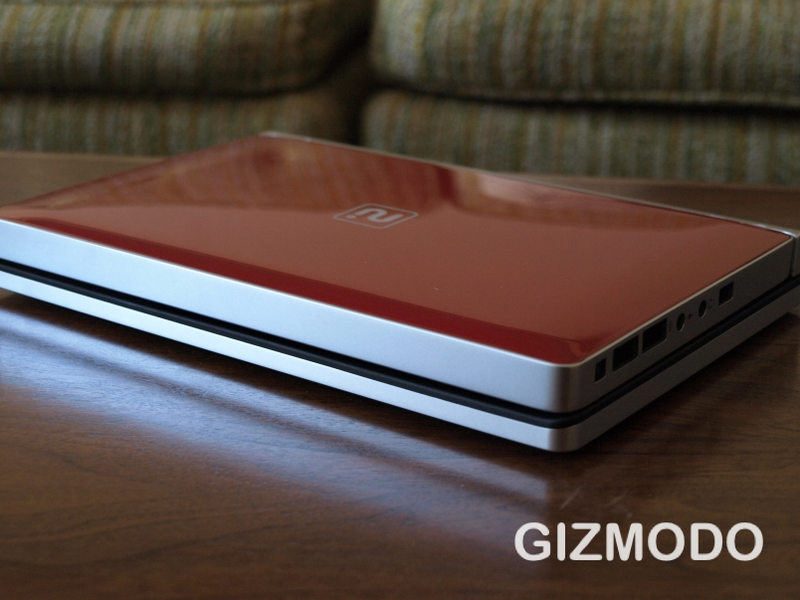 Illustration for article titled First Hands On: Touch Book Is Part-Netbook, Part-Tablet